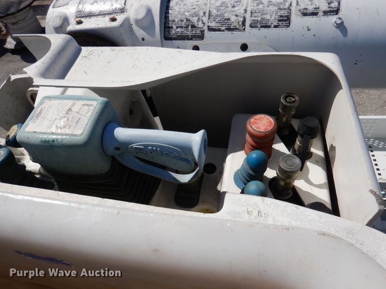 image for item DY9524 2006 Chevrolet C7500  bucket truck