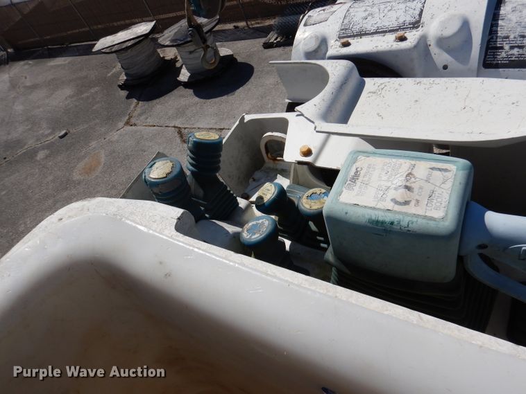 image for item DY9524 2006 Chevrolet C7500  bucket truck