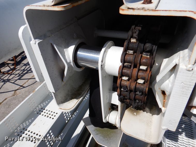 image for item DY9524 2006 Chevrolet C7500  bucket truck