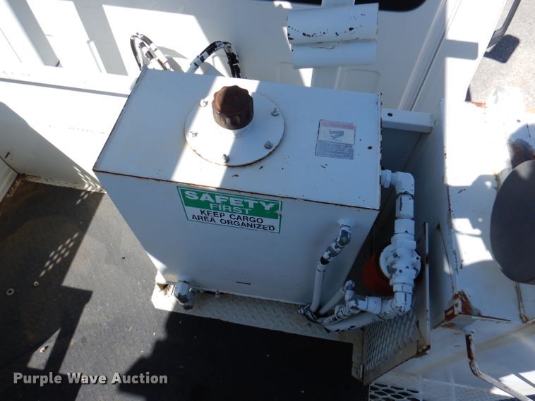 image for item DY9524 2006 Chevrolet C7500  bucket truck