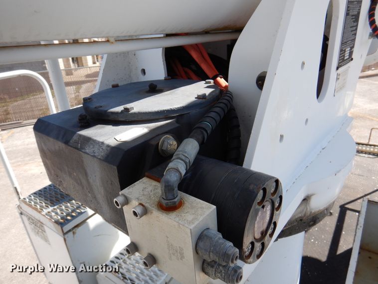 image for item DY9524 2006 Chevrolet C7500  bucket truck