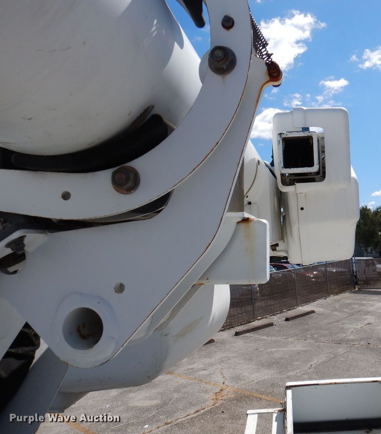 image for item DY9524 2006 Chevrolet C7500  bucket truck