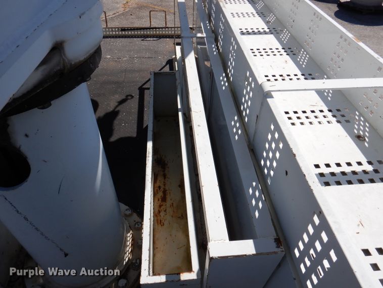 image for item DY9524 2006 Chevrolet C7500  bucket truck