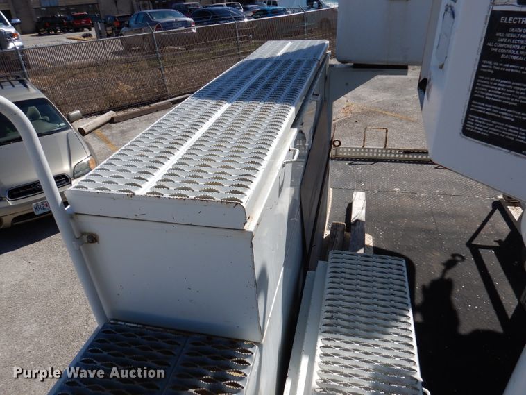 image for item DY9524 2006 Chevrolet C7500  bucket truck