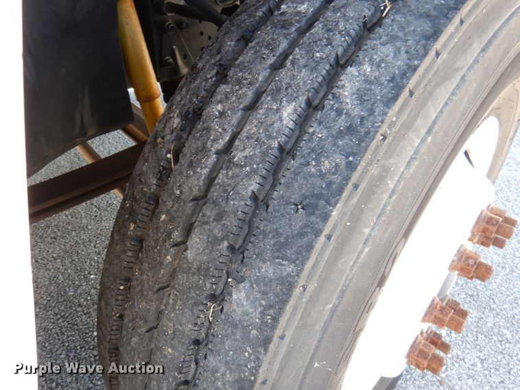 image for item DY9524 2006 Chevrolet C7500  bucket truck