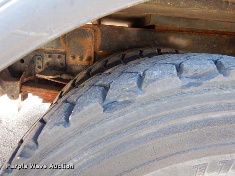 image for item DY9524 2006 Chevrolet C7500  bucket truck