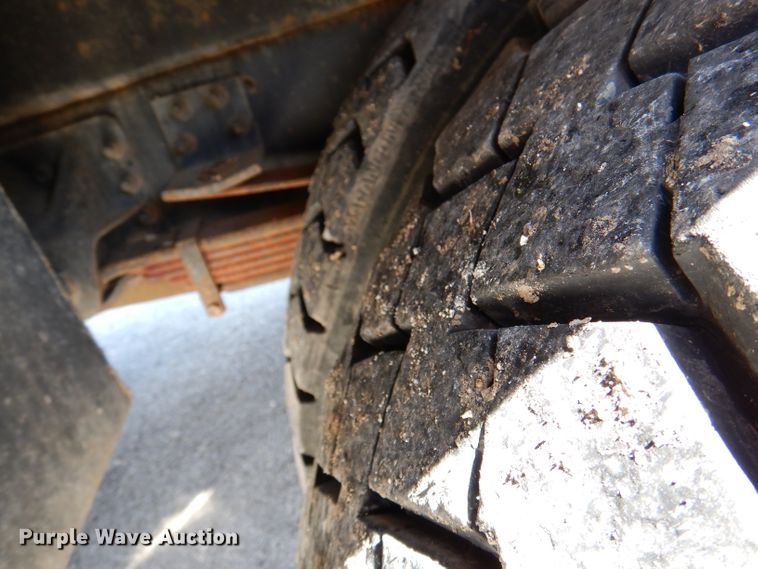 image for item DY9524 2006 Chevrolet C7500  bucket truck