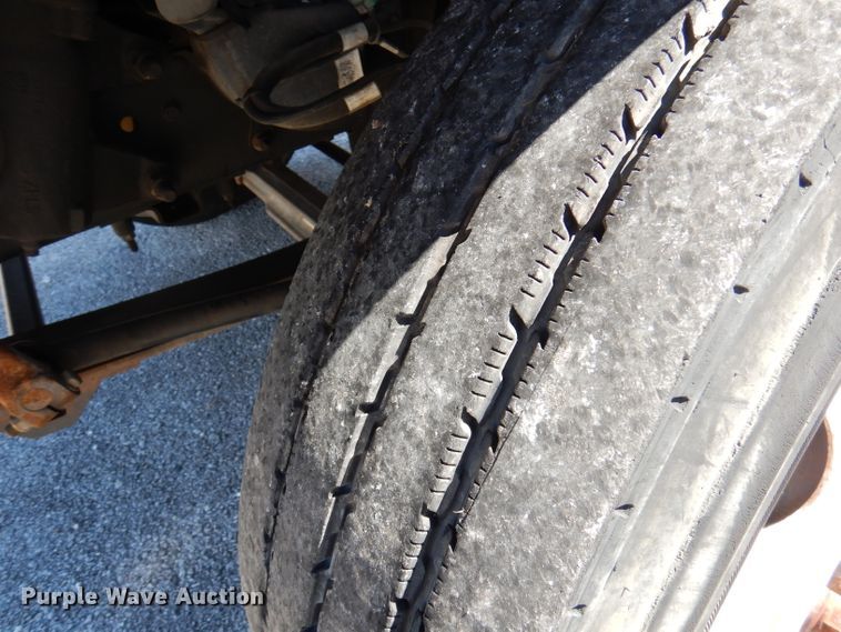 image for item DY9524 2006 Chevrolet C7500  bucket truck