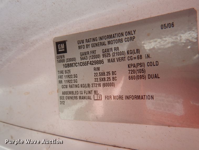 image for item DY9524 2006 Chevrolet C7500  bucket truck