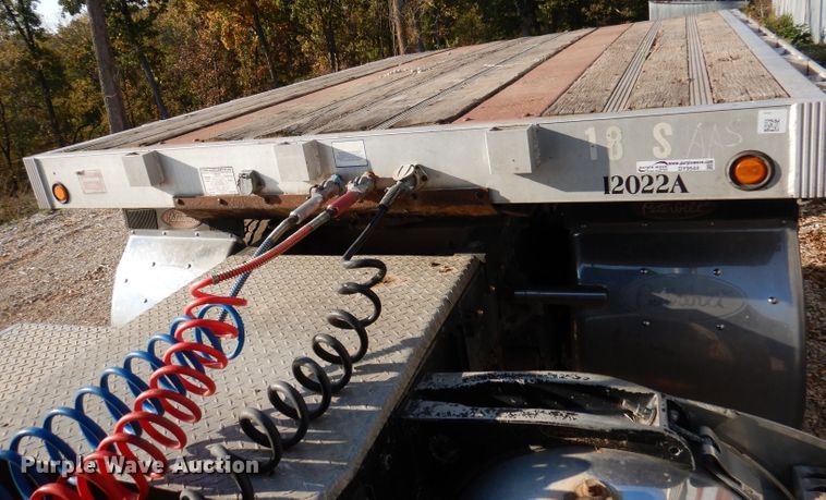 image for item DY9544 2008 Reinke drop deck trailer