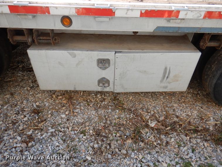 image for item DY9544 2008 Reinke drop deck trailer