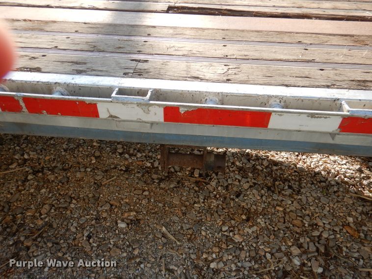 image for item DY9544 2008 Reinke drop deck trailer