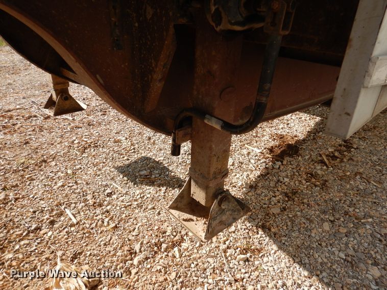 image for item DY9544 2008 Reinke drop deck trailer