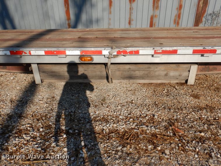 image for item DY9544 2008 Reinke drop deck trailer