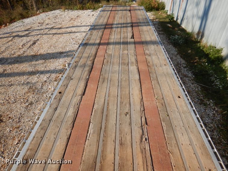 image for item DY9544 2008 Reinke drop deck trailer