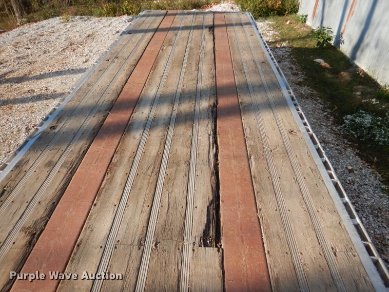 image for item DY9544 2008 Reinke drop deck trailer