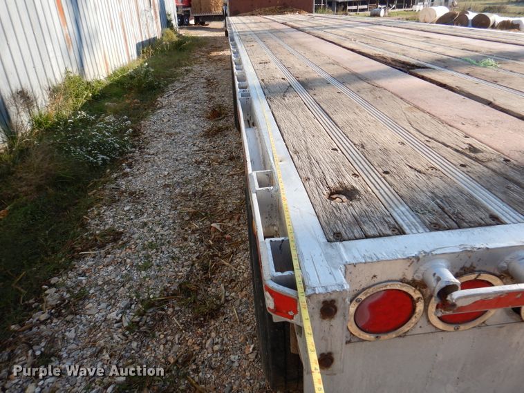 image for item DY9544 2008 Reinke drop deck trailer