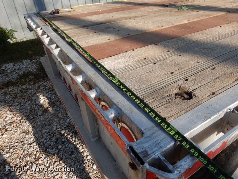 image for item DY9544 2008 Reinke drop deck trailer