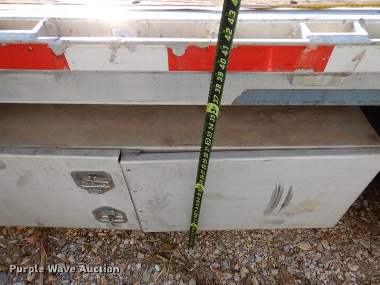 image for item DY9544 2008 Reinke drop deck trailer