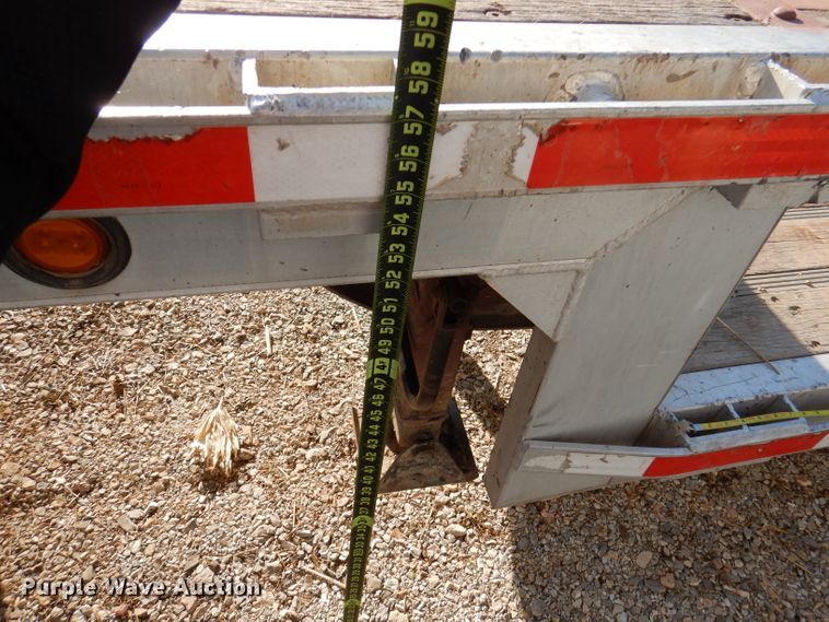 image for item DY9544 2008 Reinke drop deck trailer