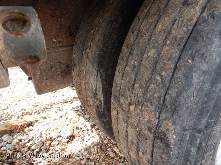 image for item DY9544 2008 Reinke drop deck trailer