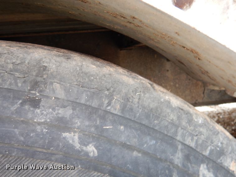 image for item DY9544 2008 Reinke drop deck trailer