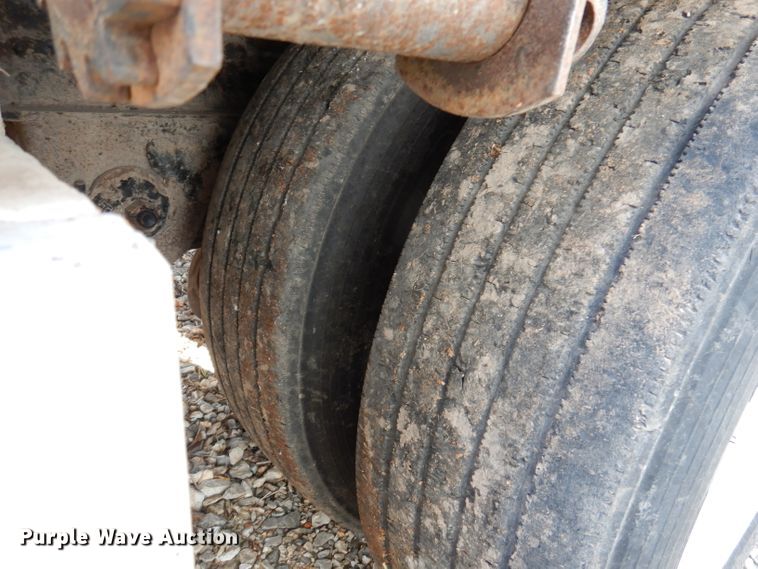 image for item DY9544 2008 Reinke drop deck trailer