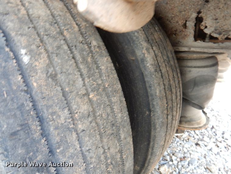 image for item DY9544 2008 Reinke drop deck trailer