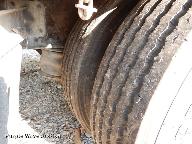 image for item DY9544 2008 Reinke drop deck trailer