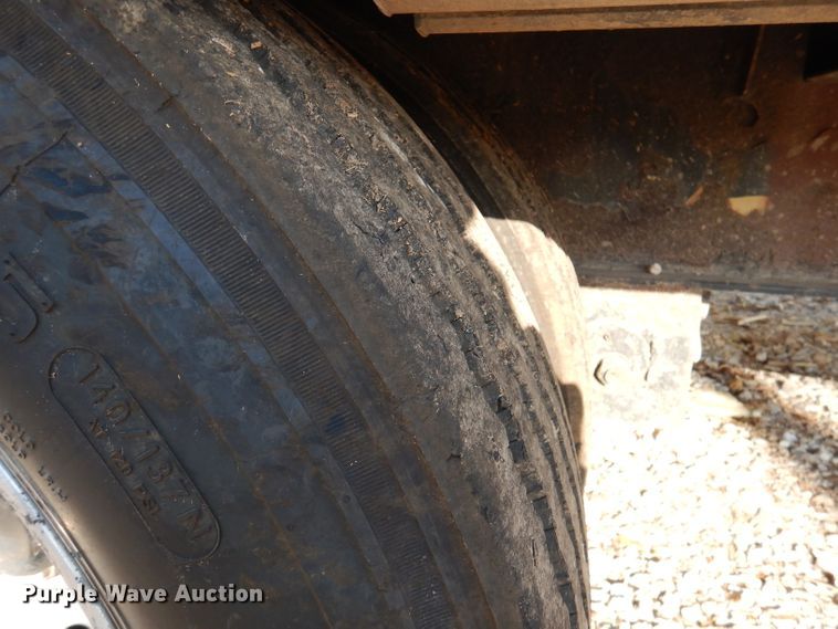 image for item DY9544 2008 Reinke drop deck trailer