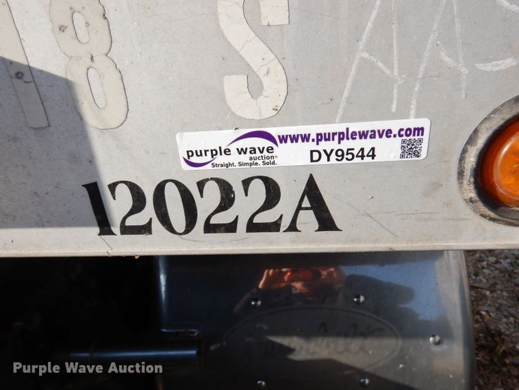 image for item DY9544 2008 Reinke drop deck trailer