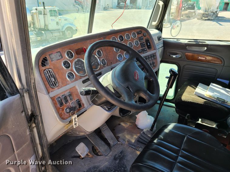 image for item DY9963 2009 Peterbilt 384  semi truck
