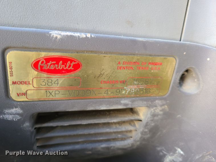 image for item DY9963 2009 Peterbilt 384  semi truck