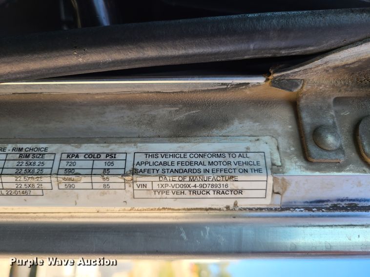image for item DY9963 2009 Peterbilt 384  semi truck
