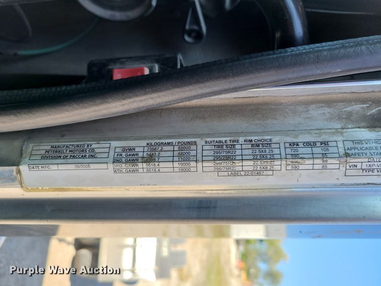 image for item DY9963 2009 Peterbilt 384  semi truck