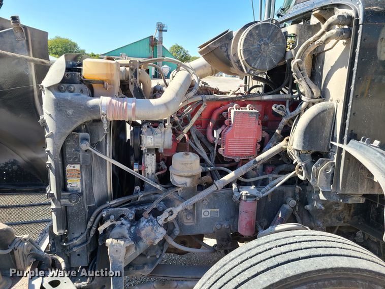 image for item DY9963 2009 Peterbilt 384  semi truck