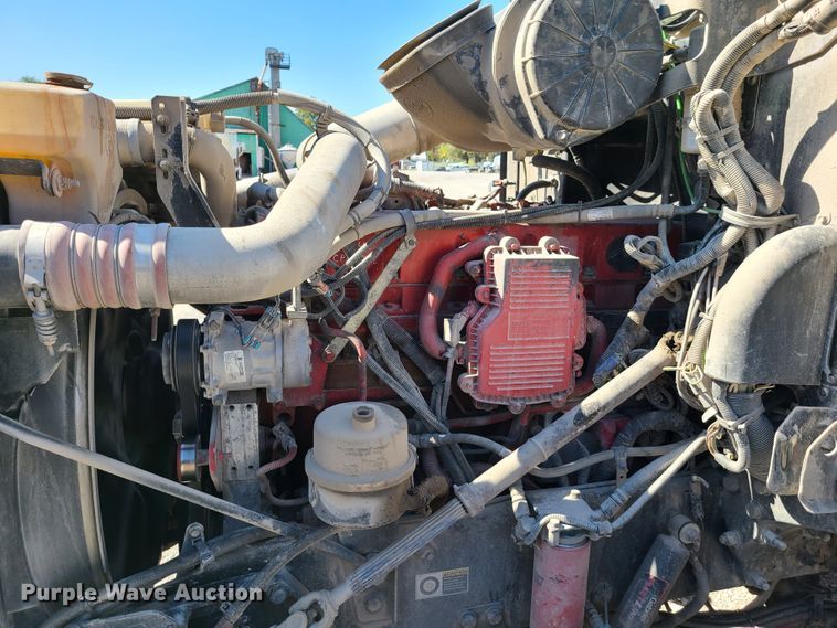 image for item DY9963 2009 Peterbilt 384  semi truck