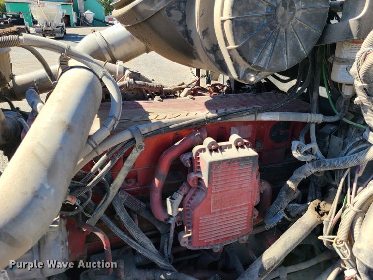 image for item DY9963 2009 Peterbilt 384  semi truck