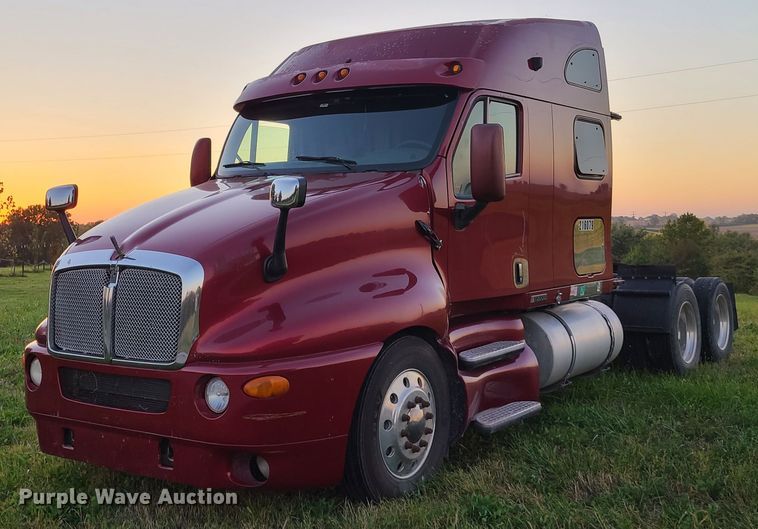 image for item DY9978 2005 Kenworth T2000  semi truck