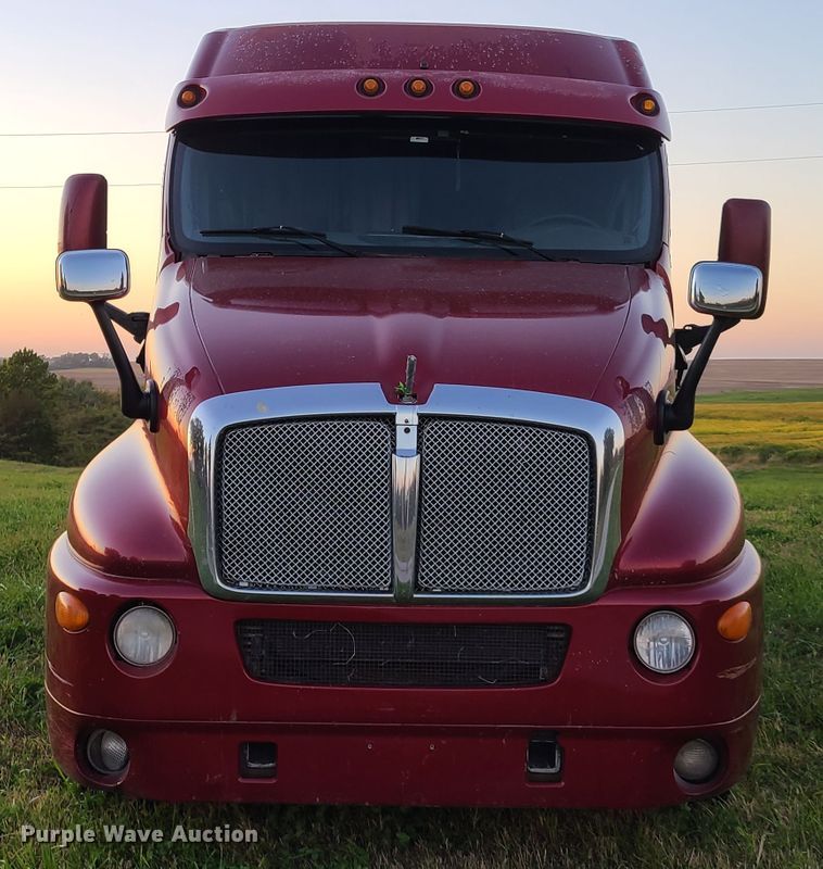 image for item DY9978 2005 Kenworth T2000  semi truck