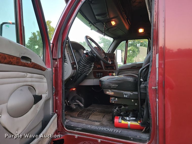 image for item DY9978 2005 Kenworth T2000  semi truck