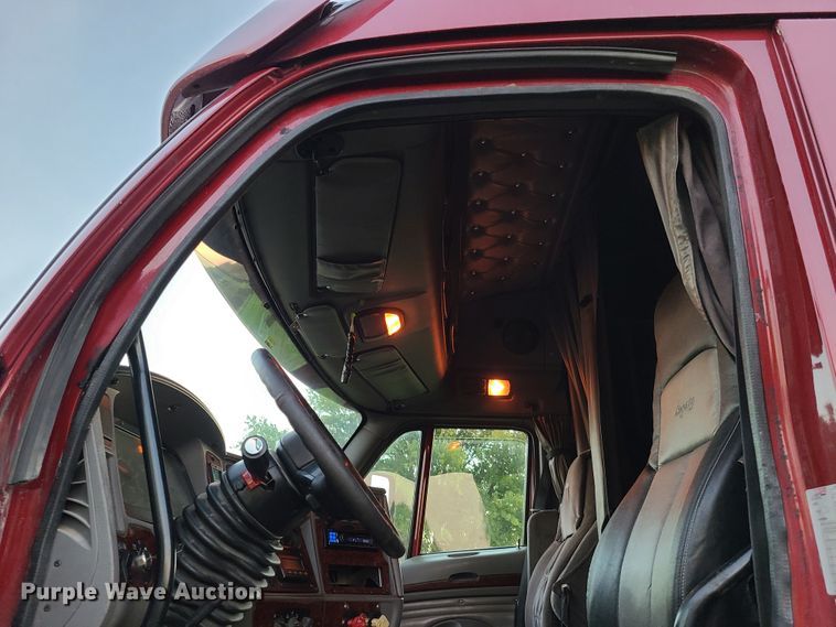 image for item DY9978 2005 Kenworth T2000  semi truck