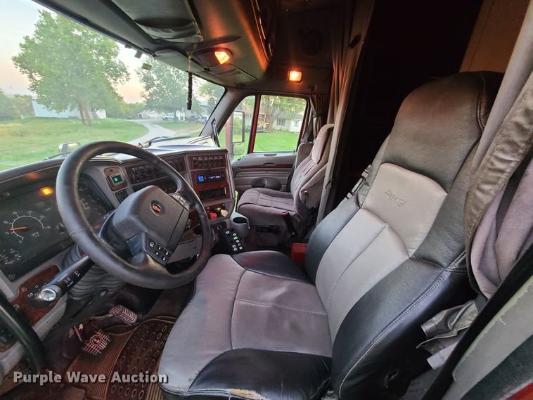 image for item DY9978 2005 Kenworth T2000  semi truck