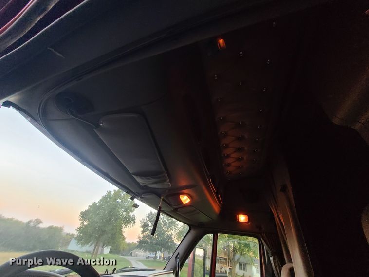 image for item DY9978 2005 Kenworth T2000  semi truck