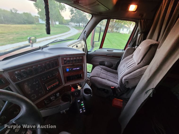 image for item DY9978 2005 Kenworth T2000  semi truck