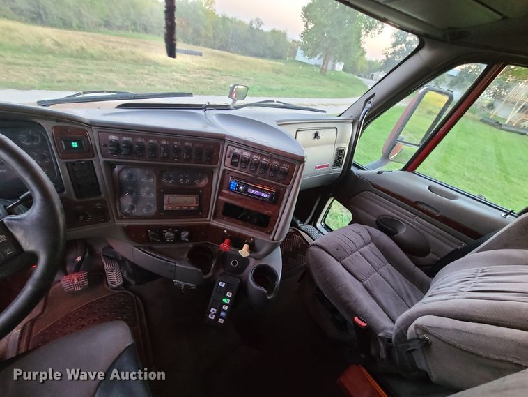 image for item DY9978 2005 Kenworth T2000  semi truck