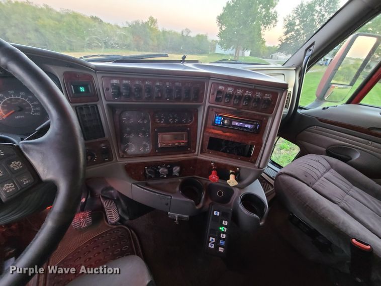 image for item DY9978 2005 Kenworth T2000  semi truck