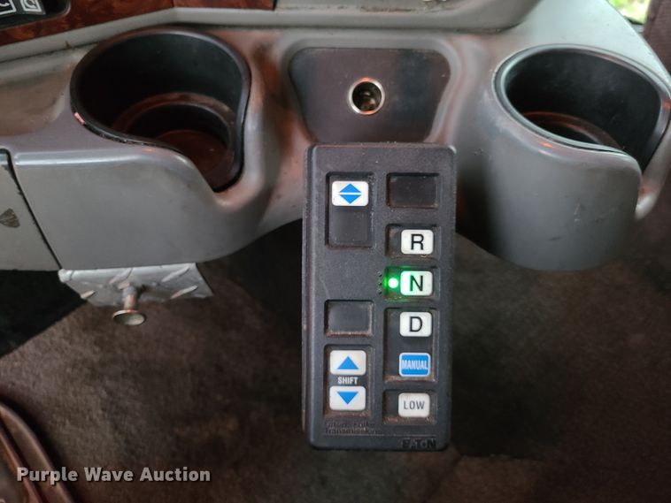 image for item DY9978 2005 Kenworth T2000  semi truck