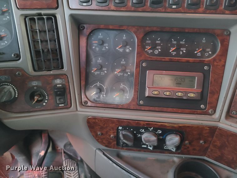 image for item DY9978 2005 Kenworth T2000  semi truck