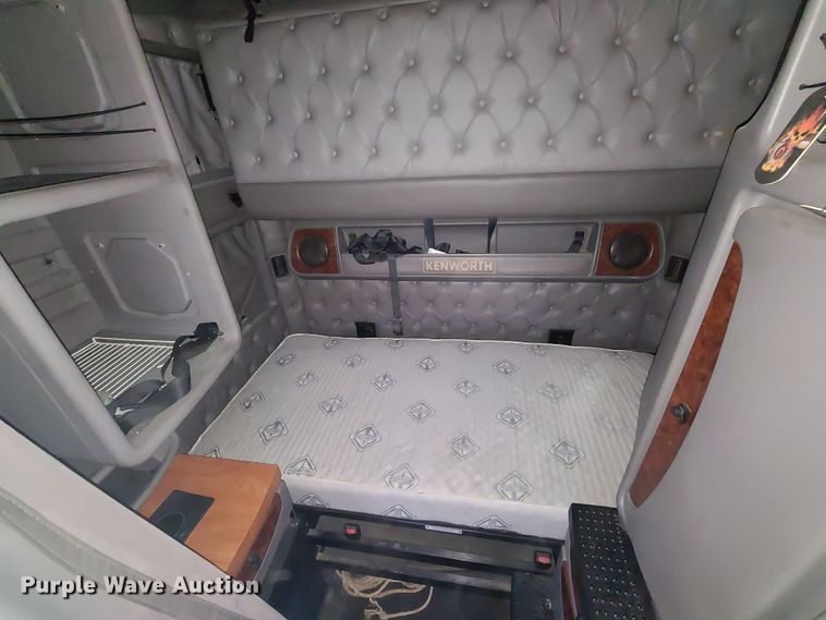 image for item DY9978 2005 Kenworth T2000  semi truck